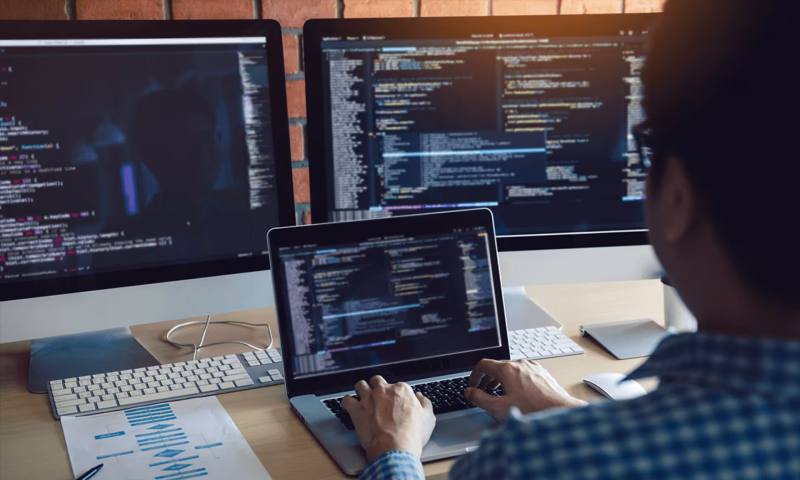 数据科学选型：R与Python如何赋能贵港网站建设？